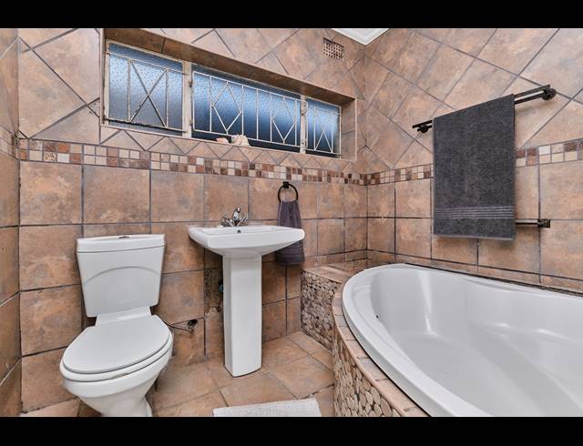 4 BEDROOM HOUSE FOR SALE IN WILRO PARK